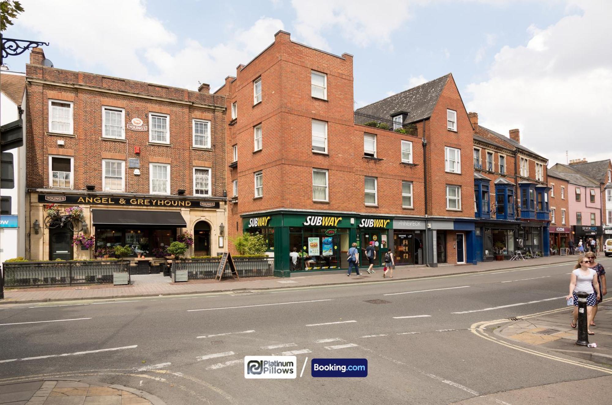 Leisure & Monthly Weekly Deals Available, Business & Leisure, Contractors Accommodation, 4 Bedroom Apartment, Roof Terrace, Oxford, Cowley Road, Apartment *