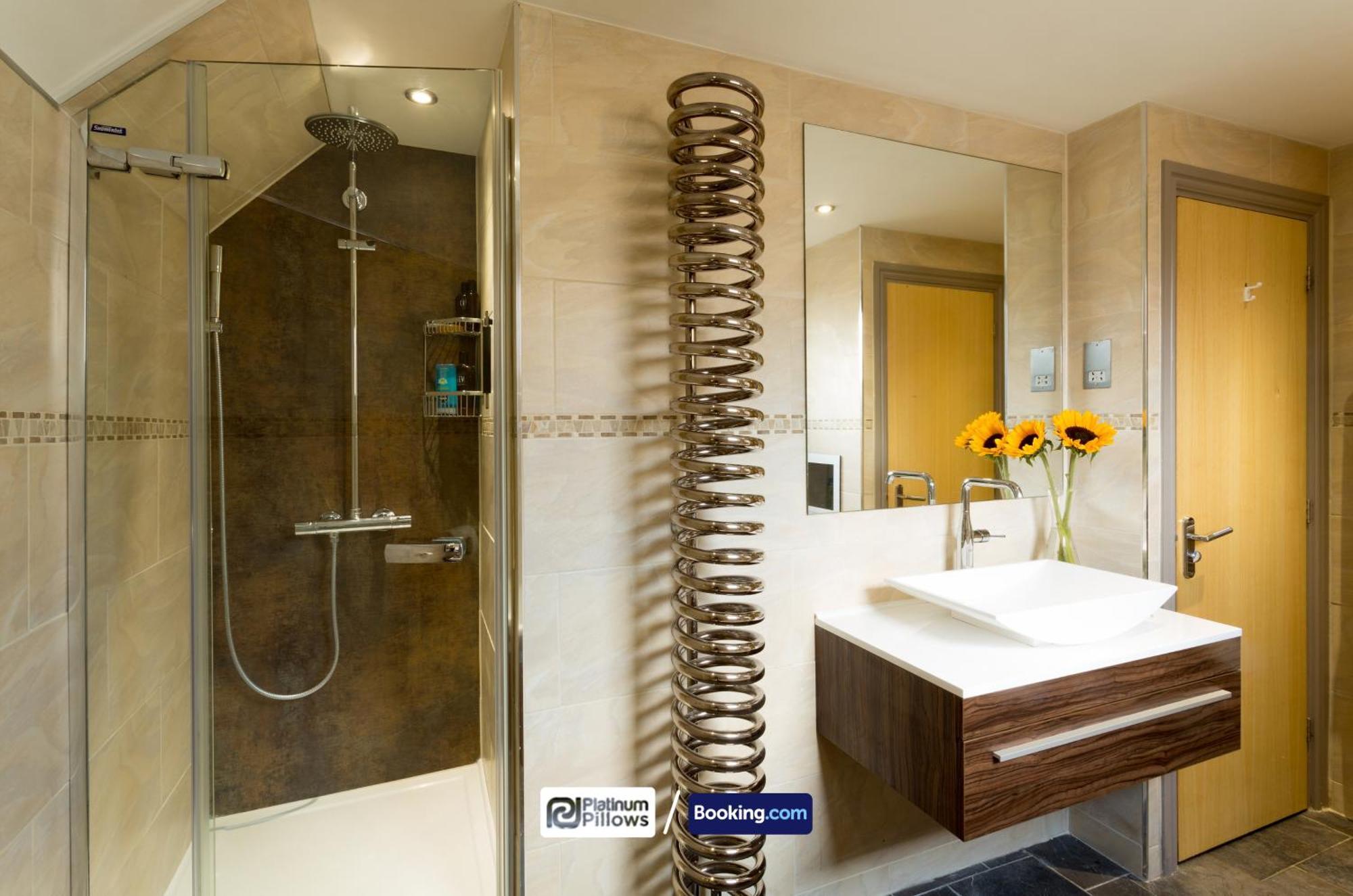Apartment Leisure & Monthly Weekly Deals Available, Business & Leisure, Contractors Accommodation, 4 Bedroom Apartment, Roof Terrace, Oxford, Cowley Road, *