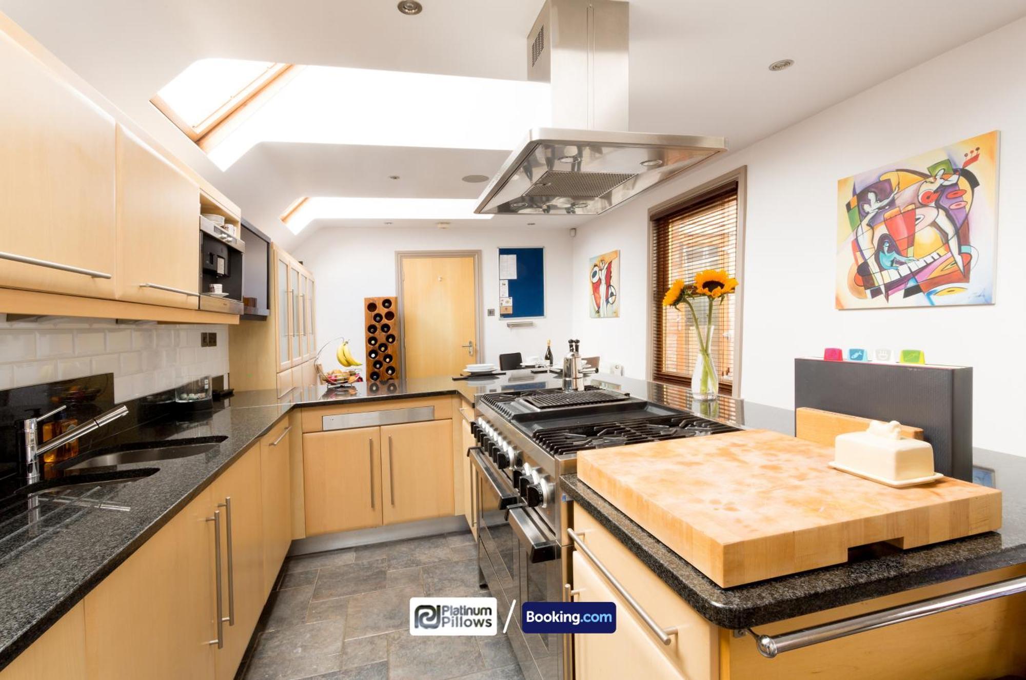Apartment Leisure & Monthly Weekly Deals Available, Business & Leisure, Contractors Accommodation, 4 Bedroom Apartment, Roof Terrace, Oxford, Cowley Road, *