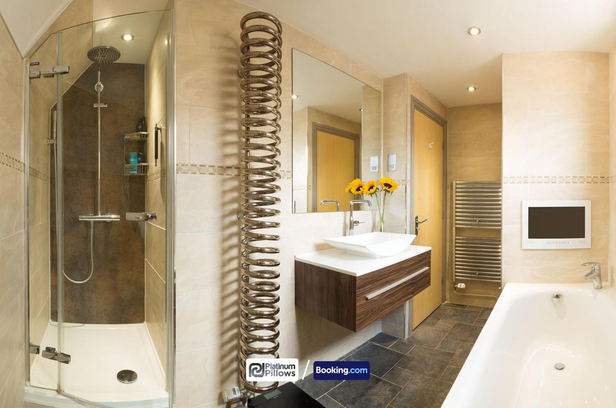 Leisure & Monthly Weekly Deals Available, Business & Leisure, Contractors Accommodation, 4 Bedroom Apartment, Roof Terrace, Oxford, Cowley Road, Apartment Oxford