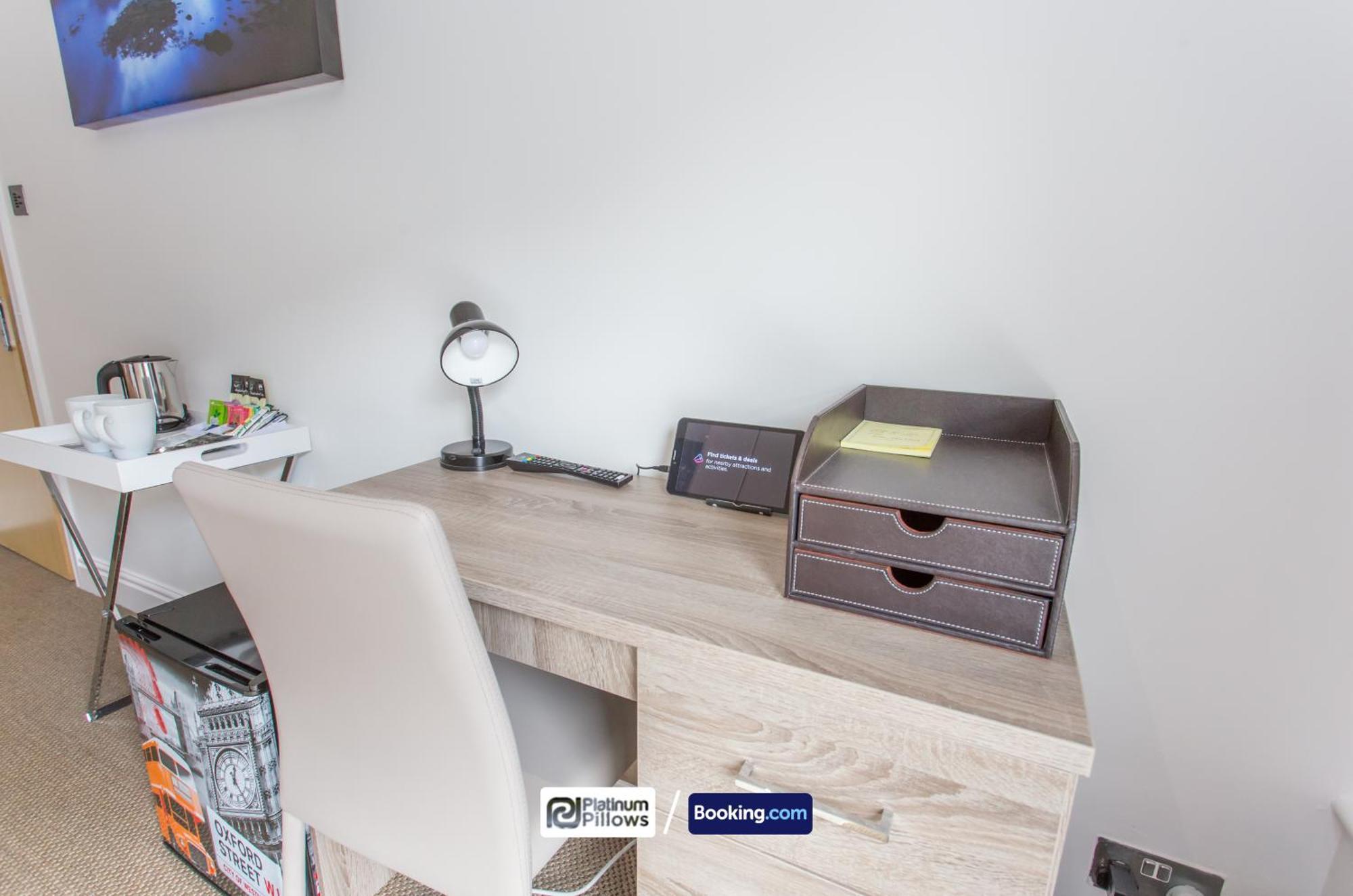 Leisure & Monthly Weekly Deals Available, Business & Leisure, Contractors Accommodation, 4 Bedroom Apartment, Roof Terrace, Oxford, Cowley Road, * Oxford